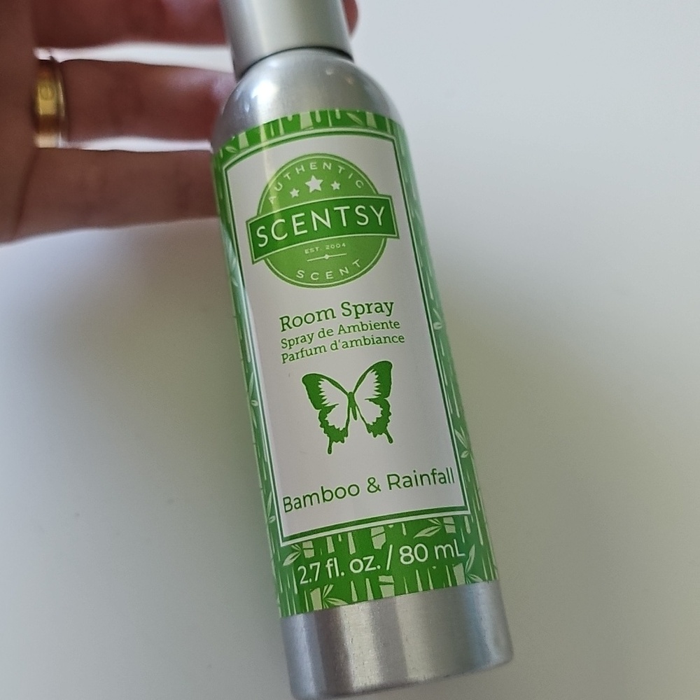 Scentsy Bamboo Rainfall Room Spray 2.7 Fl Oz 80ml - Picture 2 of 3